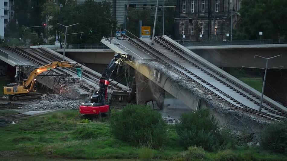 Abrissarbeiten an Dresdner Brücke kommen planmäßig voran