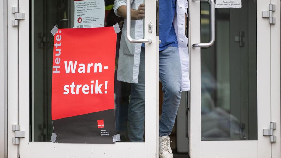 Ärzte-Warnstreiks in Kliniken