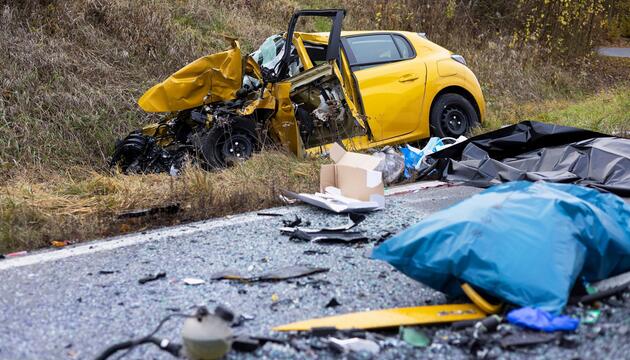 Autofahrerin stirbt bei Zusammenstoß mit Linienbus