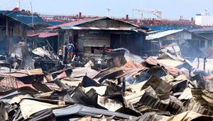 Brand in malaysischem Küstendorf