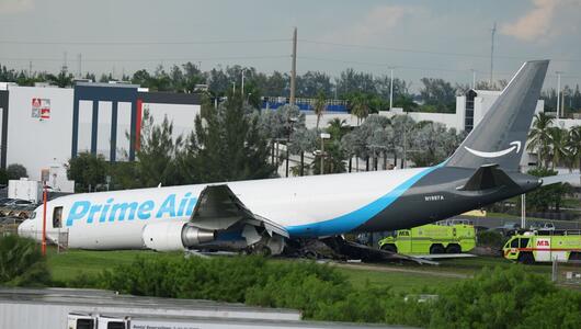 Unfall mit Frachtflugzeug nach Landung am Flughafen Miami
