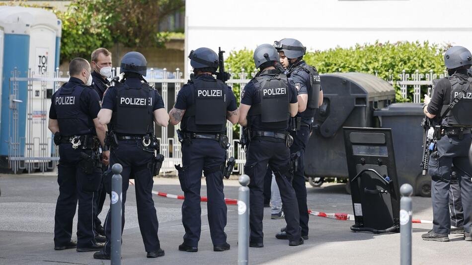 Nach Schüssen - Zwei leblose Personen in Dänischenhagen gefunden