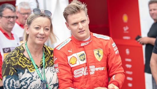 Mick Schumacher und Managerin Sabine Kehm