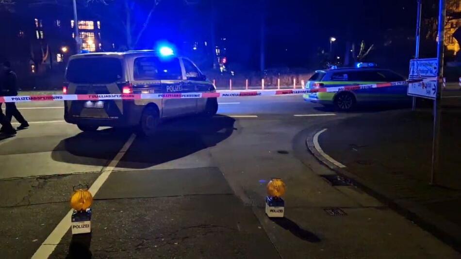 32-Jähriger fährt in Bushaltestelle – drei Verletzte in Gießen - 
                    1. Resim