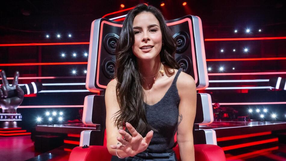 Lena Meyer-Landrut ist mit Wincent Weiss, Alvaro Soler, Michi Beck und Smudo im "The Voice Kids" ...