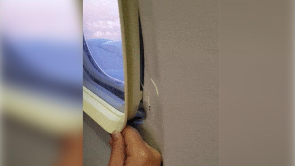 Unglaublich: Flugpassagier entdeckt undichtes Fenster