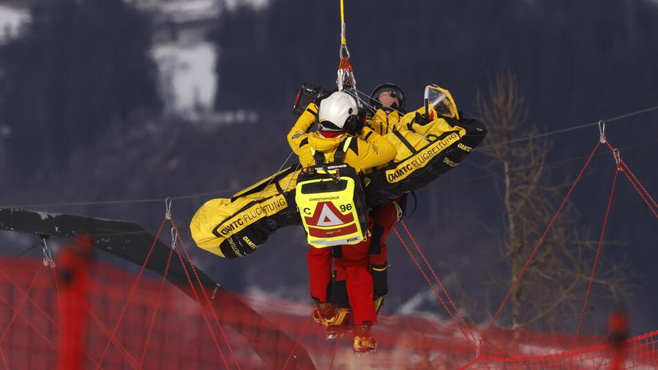 Jacob Schramm wird mit dem Hubschrauber abtransportiert.