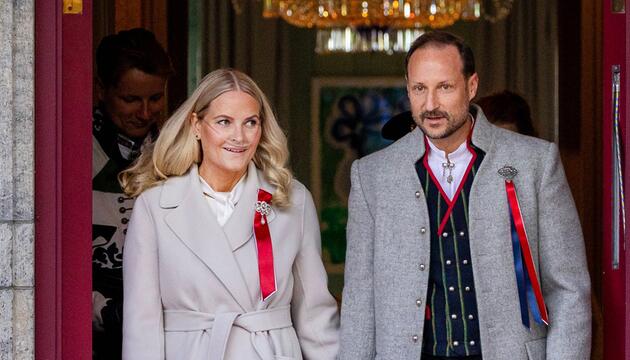 Königin Mette-Marit musste einige Stunden im Krankenhaus verbringen. König Haakon hatte sie ...