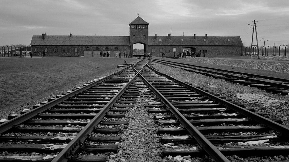 Das Torhaus des ehemaligen Vernichtungslagers Auschwitz-Birkenau