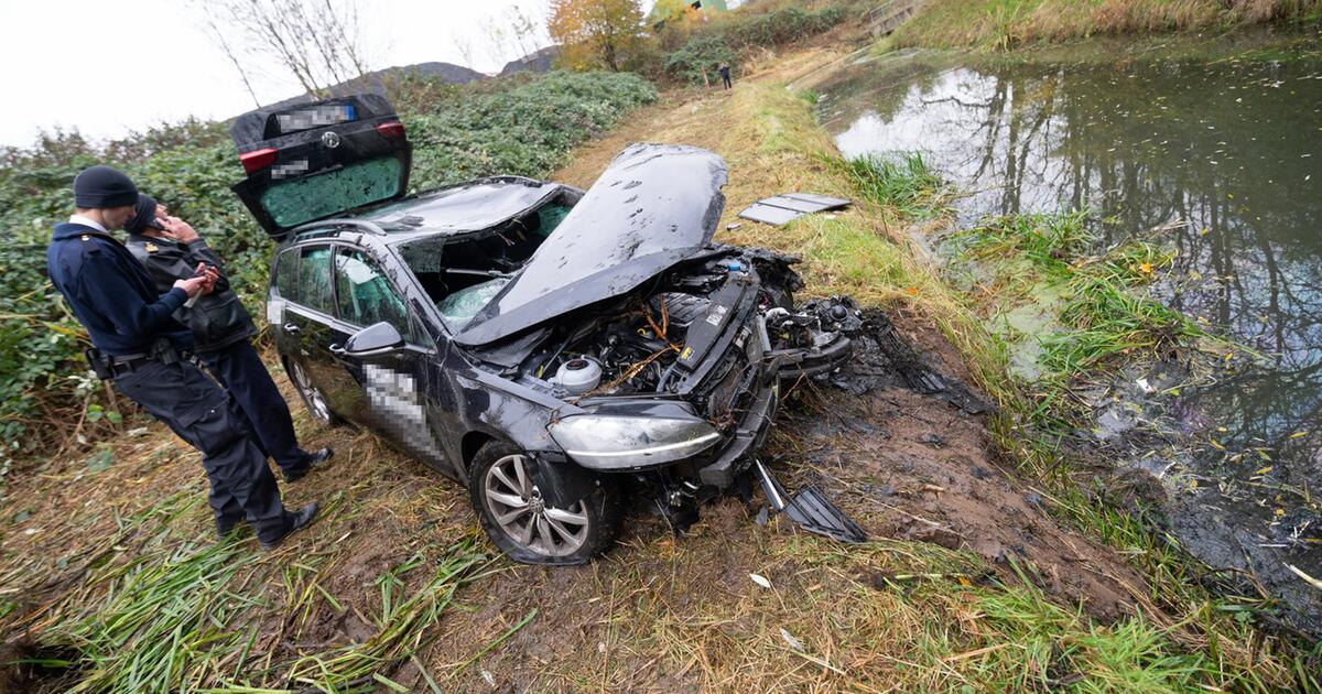 Auto stürzt in Regenrückhaltebecken in Hamburg - zwei Tote - WEB.DE News
