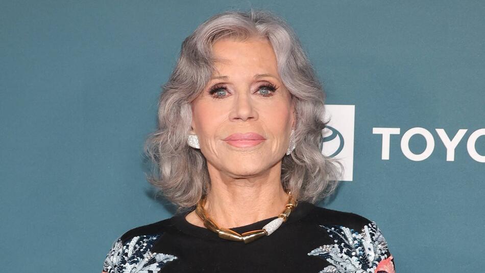Schauspielerin Jane Fonda auf dem roten Teppich der EMA Awards Gala 2024.