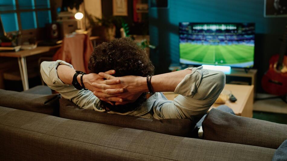 Fußballfans können die Heimspiele des FC Bayern München und von Borussia Dortmund per Stream ...