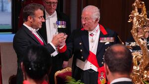 Frankreichs Präsident Macron und König Charles bei einem Staatsbankett