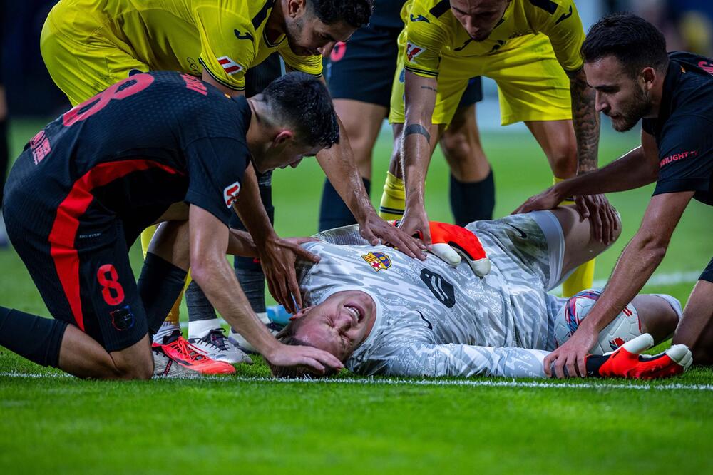 Barcelonas Torwart Marc-André ter Stegen reißt sich die Patellasehne im Knie