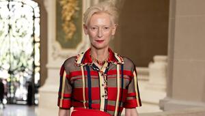 Oscarpreisträgerin Tilda Swinton legt ihre ersten Memoiren vor.