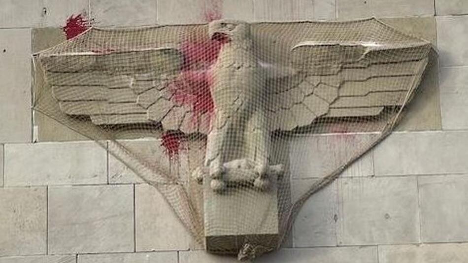 Reichsadler am Finanzamt im Ulm zerfällt weiter