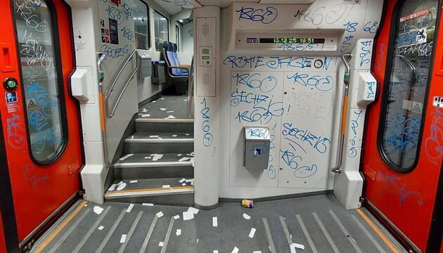 Fußballfans beschädigen Regionalzug in Bayern