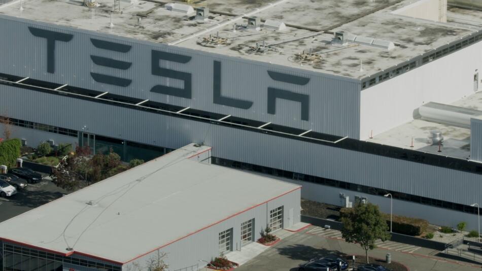 Über 100.000 Fahrzeuge: Tesla startet große Rückrufaktion