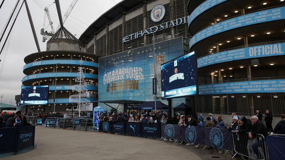 Ein Zuschauer ist während des Manchester-Derbys im Etihad-Stadion verstorben