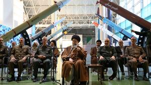 Irans Religionsführer besucht Drohnen- und Raketenausstellung