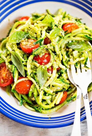 Pasta mit Zucchinisoße