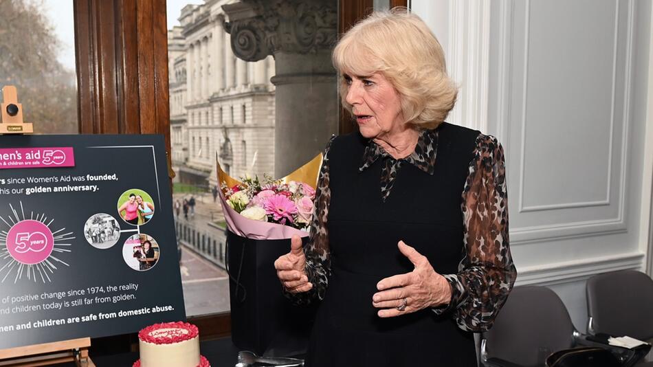 Königin Camilla bei einem Empfang zum 50. Jubiläum der Organisation Women's Aid in London am ...