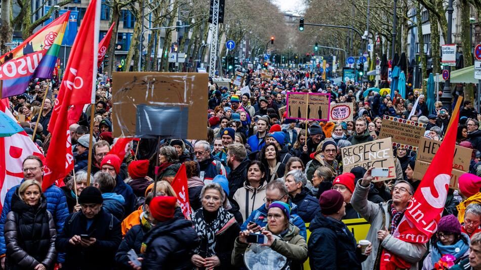 Demonstration "#5vor 12 - Laut für die Demokratie"