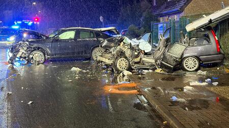 Fahranfänger gerät in Gegenverkehr: Sieben Menschen verletzt