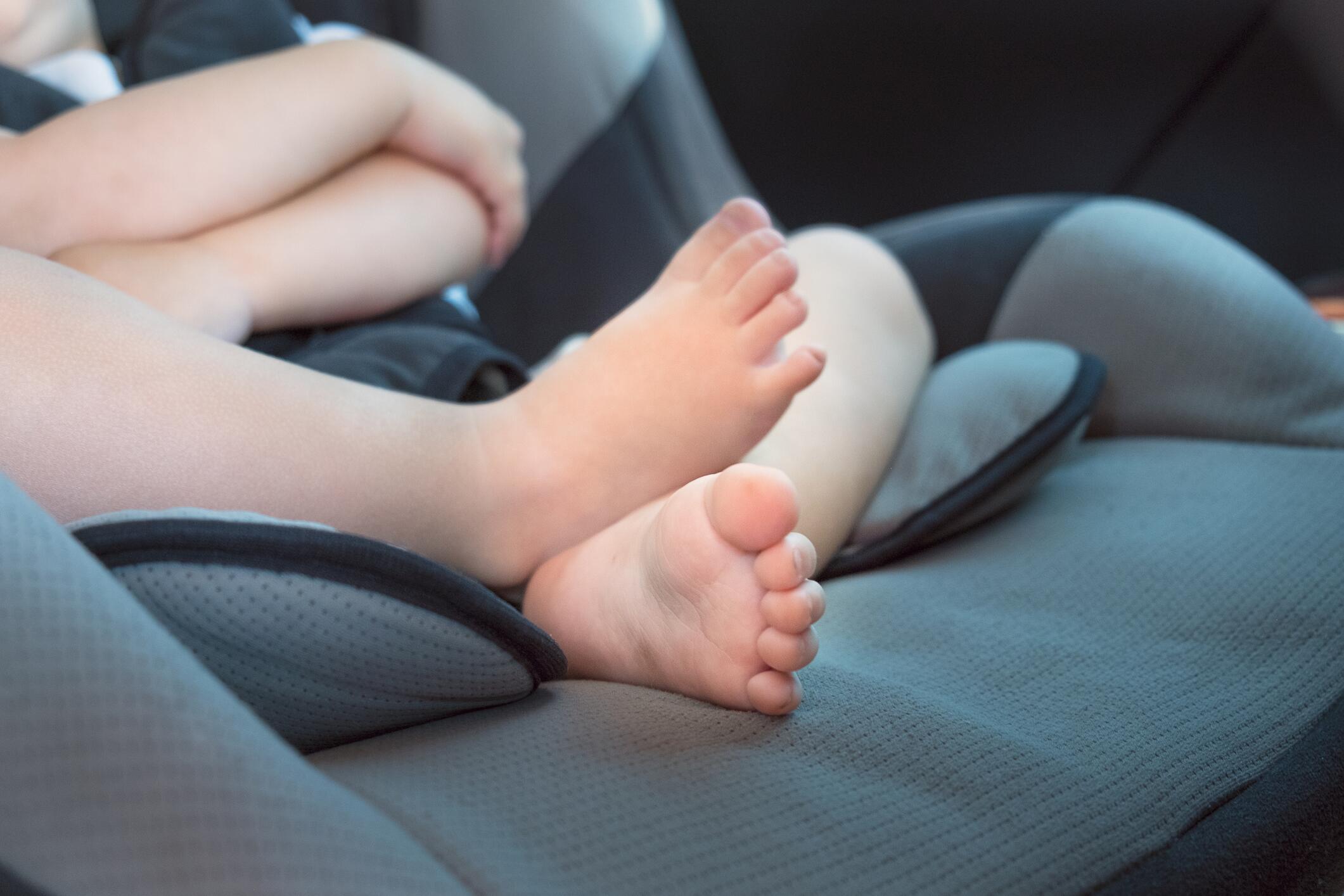 Kind oder Tier im heissen Auto: Darf ich die Scheibe einschlagen?