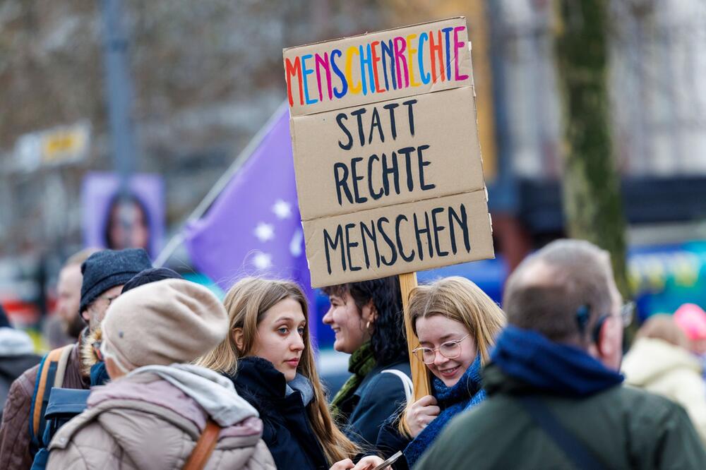 Demonstration "#5vor 12 - Laut für die Demokratie"