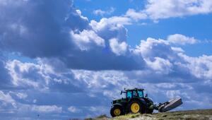 Feldarbeiten bei trockenem Wetter