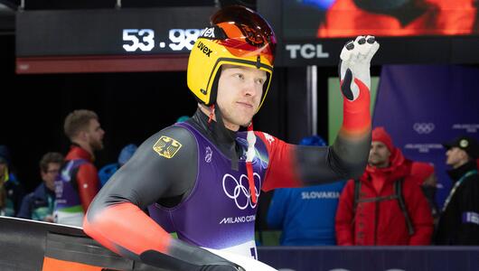 Rennrodler Max Langenhan gewann Olympia-Gold im Einsitzer.