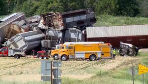 Tödliches Bahnunglück in Iowa: Güterzug rast in Lkw und entgleist