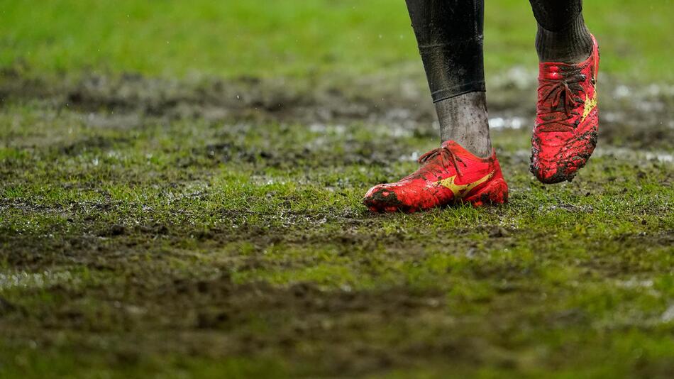 Land unter im Saarbrücker Ludwigsparkstadion