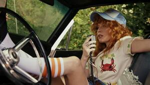 Natasha Lyonne als flüchtige Falllöserin Charlie Cale.