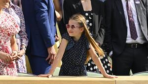 Prinzessin Charlotte in einem Pünktchenkleid