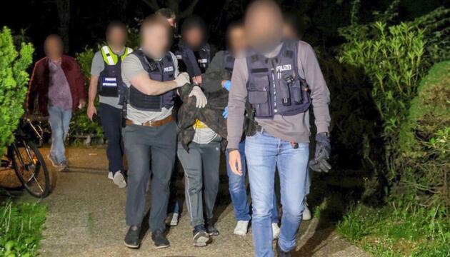 Nach Messerattacke in Bielefeld: DB-App führt zu mutmaßlichen Messerangreifer