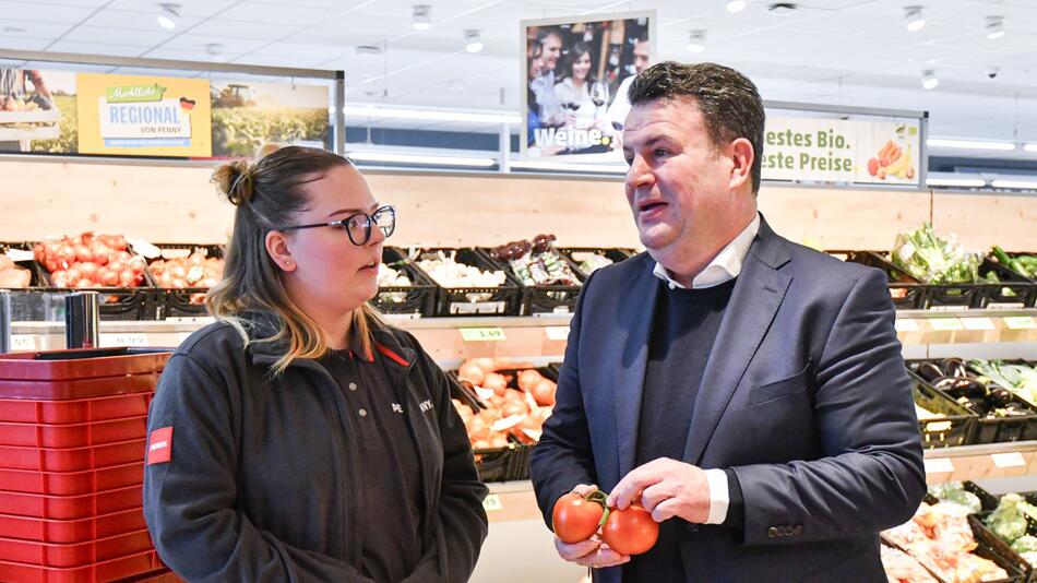 Bundesarbeitsminister Heil besucht Supermarkt in Wolfsburg