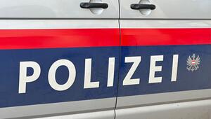 Deutscher Reisebus und deutscher Pkw zusammengestoßen