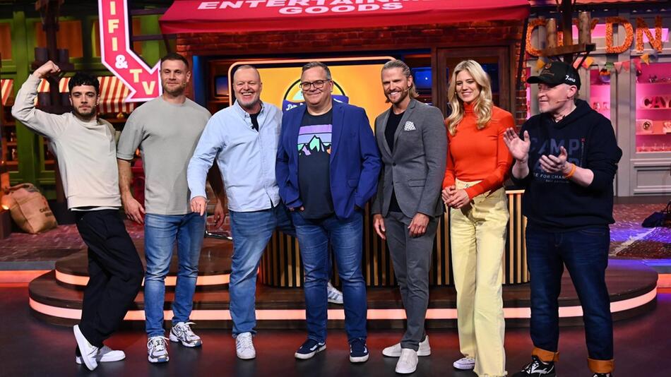 Das Teilnehmerfeld der ersten Sonderausgabe von "Du gewinnst hier nicht die Million bei Stefan ...