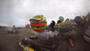 Regen-Chaos: Karts rutschen reihenweise in Reifenstapel