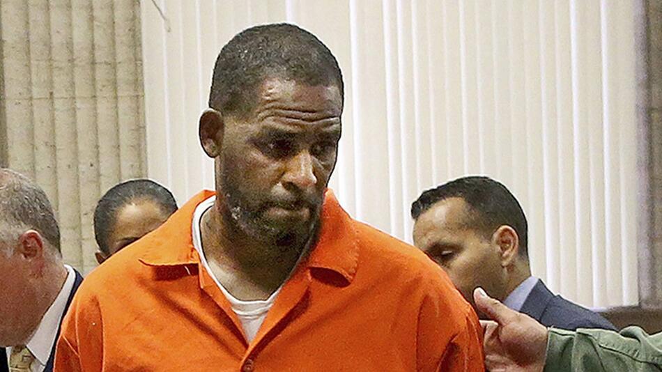 R. Kelly muss rund 31 Jahre im Gefängnis verbringen. Nun beantragte sein Anwalt die Verbüßung ...