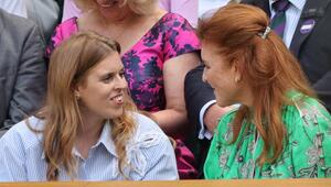 Prinzessin Beatrice mit ihrer Mutter Fergie in der Royal Box in Wimbledon.