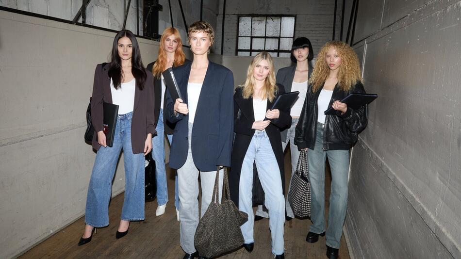 Die Models Canel, Kathi, Zoe, Eva, Magdalena und Josy (v.l.).