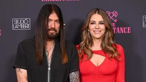 Anfang August begleitete Billy Ray Cyrus Elizabeth Hurley zur Londoner Premiere ihrer neuen ...
