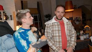 "GZSZ": Moritz (l.) wundert sich über Eriks erneute Versuche, Kontakt zu Matilda aufzunehmen.