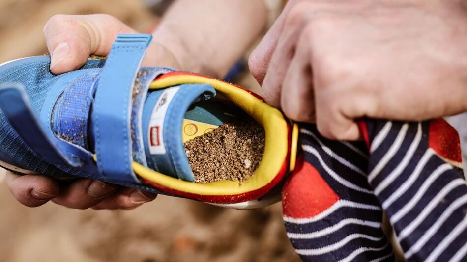 Sand in Kinderschuhen