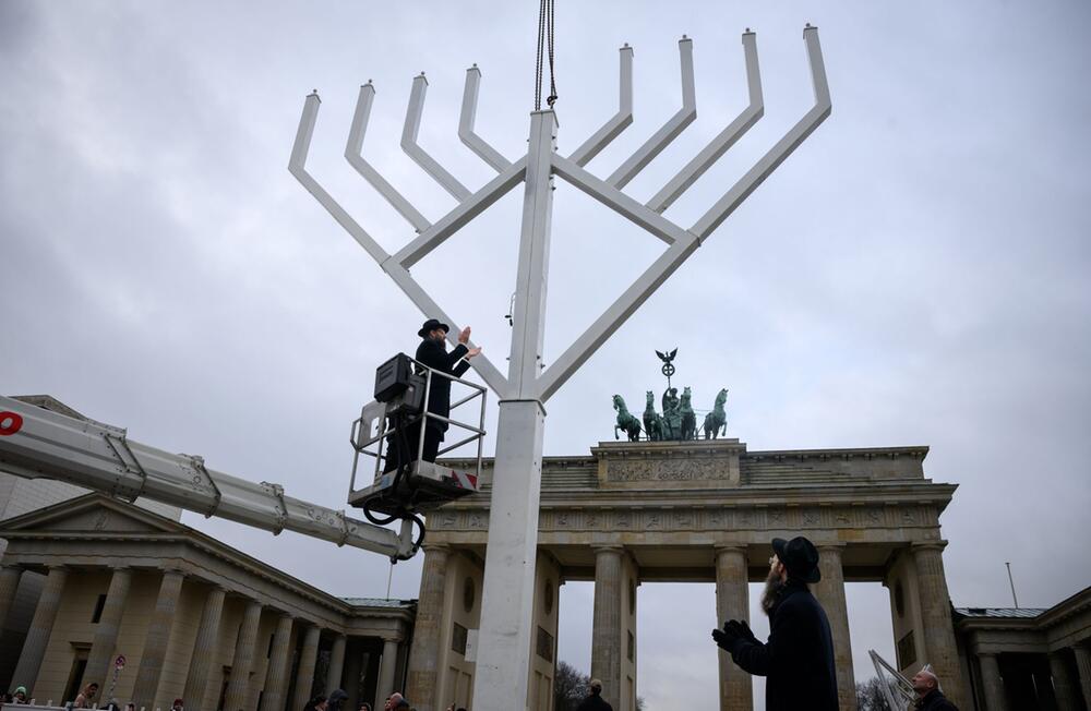 Chanukka-Leuchter auf dem Pariser Platz - Einweihung