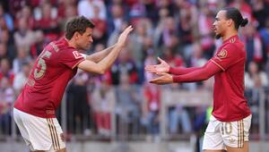 Thomas Müller (l.) und Leroy Sané (r.)