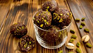 Dattel-Kugeln mit Pistazie